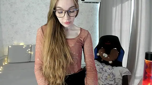 Snapshot of LissaCain chatting on September 10, 2025, 5:17 am LissaCain online show from September 10, 2025, 5:17 am