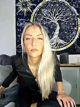 Snapshot of SexxyLiviaa chatting on March 12, 2025, 8:08 am SexxyLiviaa online show from March 12, 2025, 8:08 am