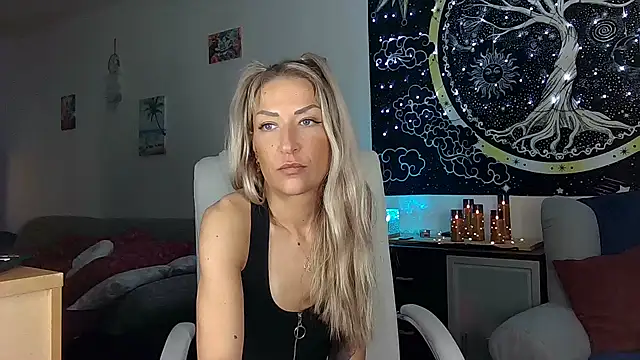 Snapshot of SexxyLiviaa chatting on February 19, 2025, 7:05 pm SexxyLiviaa online show from February 19, 2025, 7:05 pm