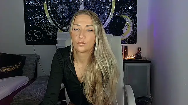 Snapshot of SexxyLiviaa chatting on October 18, 2025, 3:30 am SexxyLiviaa online show from October 18, 2025, 3:30 am