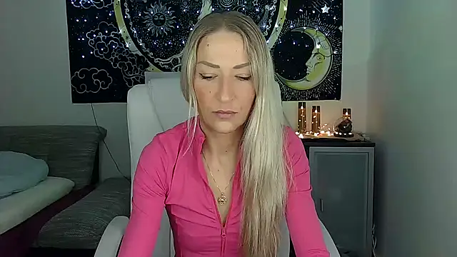 Snapshot of SexxyLiviaa chatting on October 3, 2025, 10:11 pm SexxyLiviaa online show from October 3, 2025, 10:11 pm