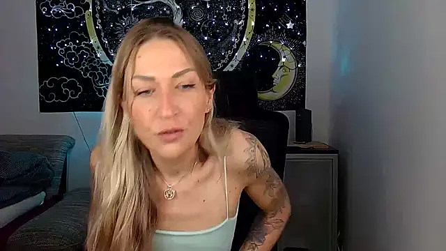 Snapshot of SexxyLiviaa chatting on December 19, 2025, 3:47 pm SexxyLiviaa online show from December 19, 2025, 3:47 pm