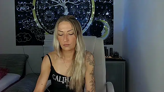 Snapshot of SexxyLiviaa chatting on September 16, 2025, 5:36 pm SexxyLiviaa online show from September 16, 2025, 5:36 pm