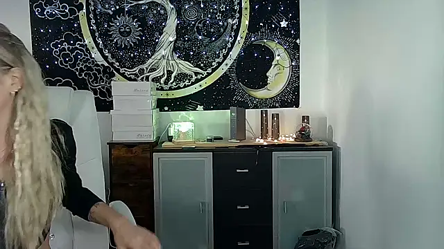 Snapshot of SexxyLiviaa chatting on October 17, 2025, 2:30 pm SexxyLiviaa online show from October 17, 2025, 2:30 pm