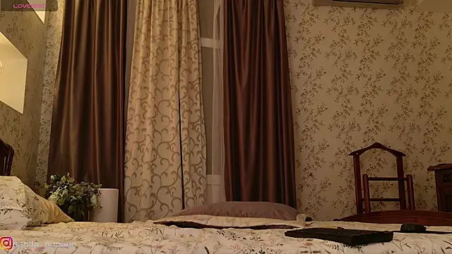 Snapshot of Neko_Kimiko chatting on January 19, 2025, 4:04 pm Neko Kimiko online show from January 19, 2025, 4:04 pm