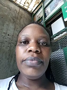 Snapshot of queen_arianna chatting on November 8, 2025, 1:47 pm queen arianna online show from November 8, 2025, 1:47 pm