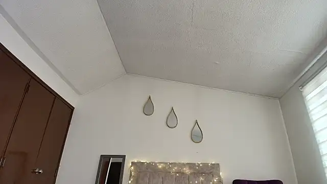 Ingridbergman online show from March 17, 2026, 1:03 pm