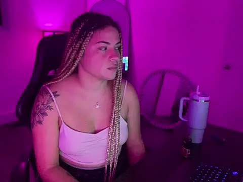 Snapshot of MelSaunders chatting on October 29, 2025, 2:32 am MelSaunders online show from October 29, 2025, 2:32 am