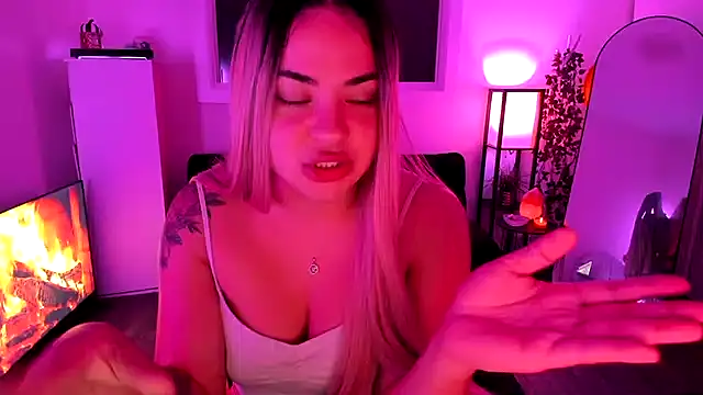 Snapshot of MelSaunders chatting on November 18, 2025, 12:26 am MelSaunders online show from November 18, 2025, 12:26 am