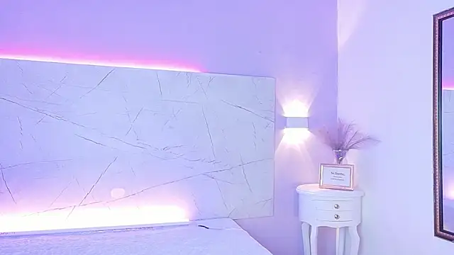 AbrilBrent online show from December 16, 2025, 8:46 pm