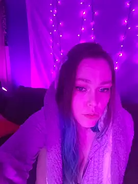 EverlyEster online show from April 5, 2026, 9:54 pm