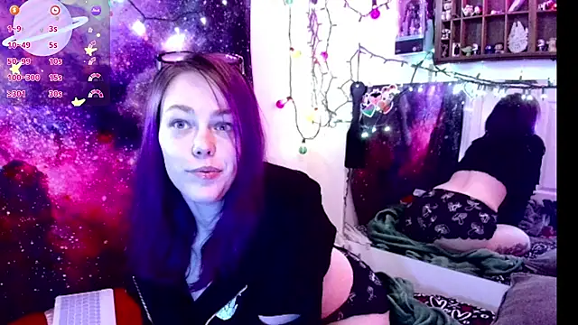 EverlyEster online show from February 28, 2025, 9:58 am