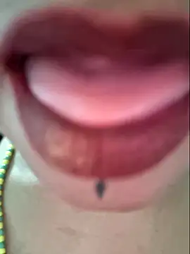 gatadeojosclaros online show from October 28, 2025, 9:58 pm