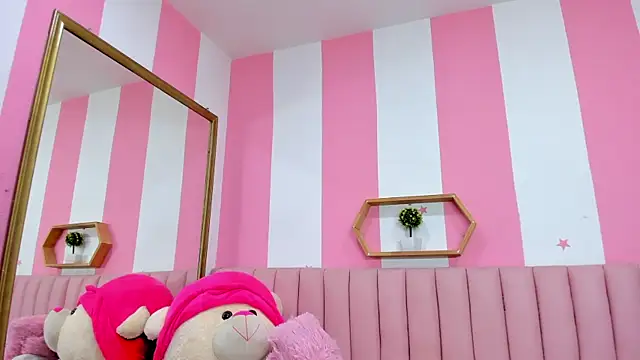 ISABELLA 020 online show from December 1, 2025, 12:06 pm