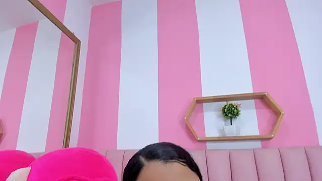 ISABELLA 020 online show from November 28, 2025, 2:17 pm