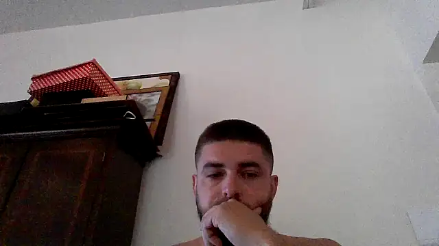 Snapshot of Dat1994 chatting on February 12, 2025, 11:18 am Dat1994 online show from February 12, 2025, 11:18 am