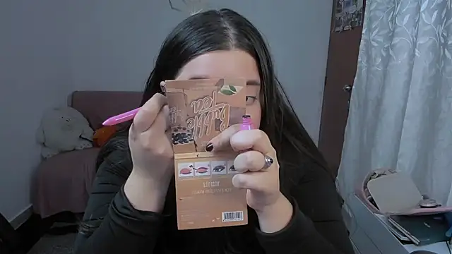 Snapshot of Aria_Fullbuster chatting on December 18, 2025, 9:18 pm Aria Fullbuster online show from December 18, 2025, 9:18 pm