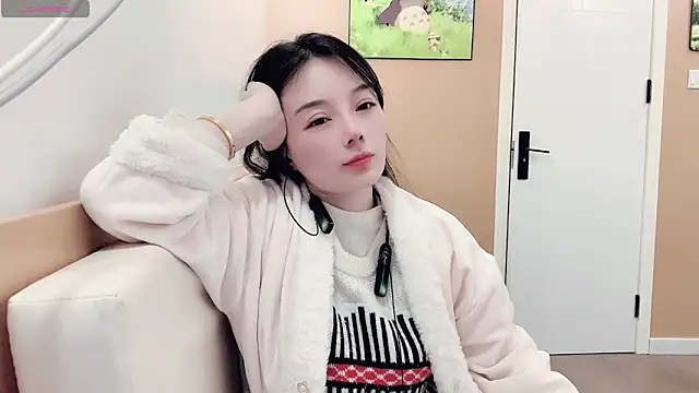 AKiKi711 online show from February 12, 2026, 4:29 pm