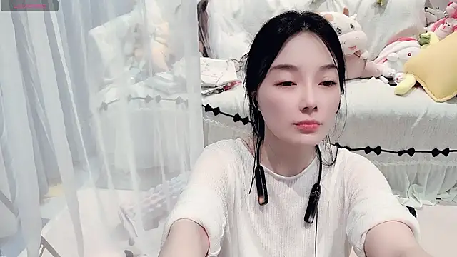 Snapshot of AKiKi711 chatting on May 31, 2026, 4:57 pm AKiKi711 online show from May 31, 2026, 4:57 pm