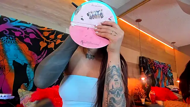 Cori Paige online show from November 19, 2025, 4:01 am