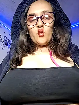 Snapshot of anndreapds chatting on February 6, 2026, 9:44 pm anndreapds online show from February 6, 2026, 9:44 pm