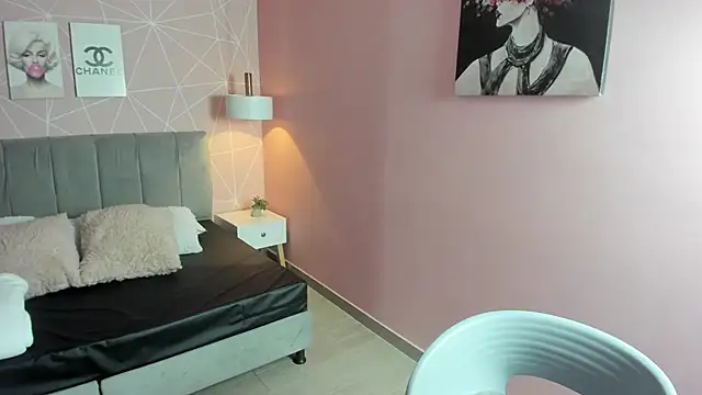 Snapshot of zara__sweet chatting on June 1, 2026, 1:55 pm zara sweet online show from June 1, 2026, 1:55 pm