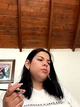 Snapshot of Kylie2211 chatting on November 7, 2025, 2:10 pm Kylie2211 online show from November 7, 2025, 2:10 pm