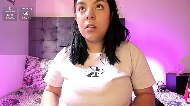 Snapshot of Kylie2211 chatting on November 19, 2025, 5:24 pm Kylie2211 online show from November 19, 2025, 5:24 pm