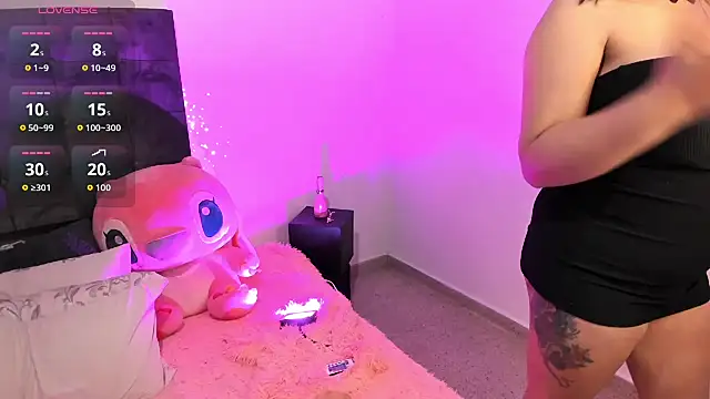 Snapshot of Kylie2211 chatting on October 28, 2025, 12:55 am Kylie2211 online show from October 28, 2025, 12:55 am