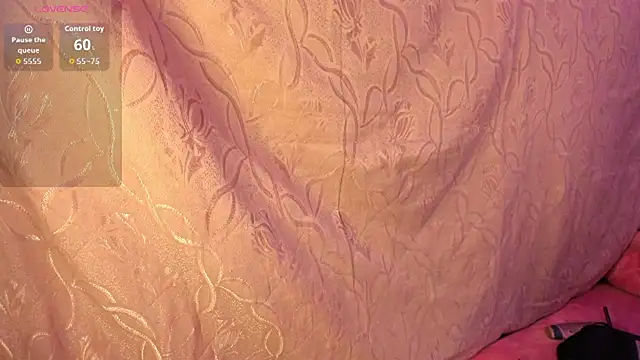 Snapshot of Kylie2211 chatting on December 15, 2025, 11:53 pm Kylie2211 online show from December 15, 2025, 11:53 pm