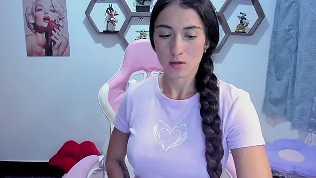 SharonSander online show from February 4, 2026, 11:55 pm