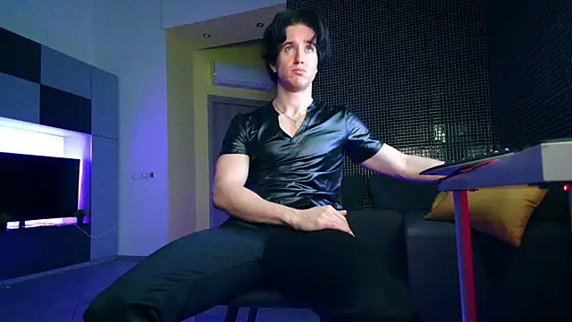 Snapshot of ChristianLevine_ chatting on July 6, 2026, 6:10 pm ChristianLevine online show from July 6, 2026, 6:10 pm