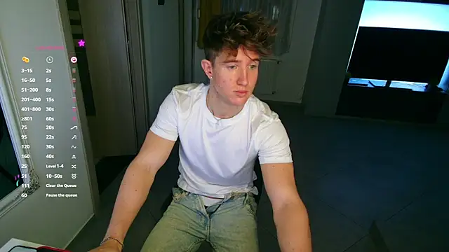 ChristianLevine  online show from October 23, 2025, 4:38 pm