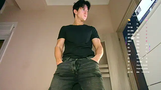 Snapshot of ChristianLevine_ chatting on December 17, 2025, 3:39 pm ChristianLevine online show from December 17, 2025, 3:39 pm