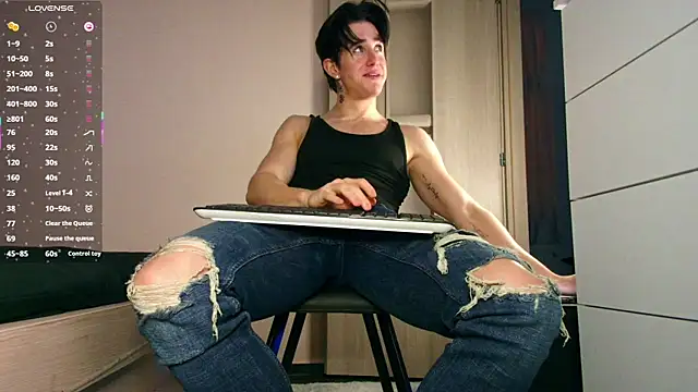 Snapshot of ChristianLevine_ chatting on January 13, 2026, 5:39 pm ChristianLevine online show from January 13, 2026, 5:39 pm