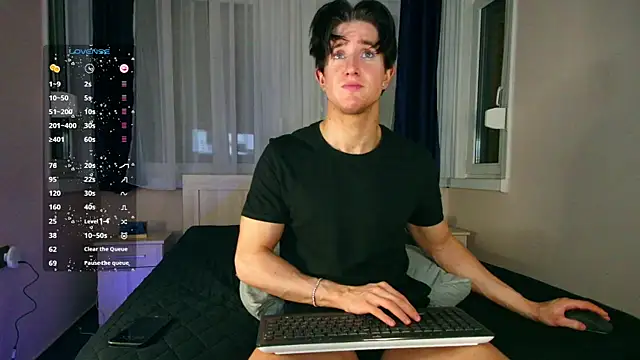 ChristianLevine  online show from April 14, 2026, 8:36 pm