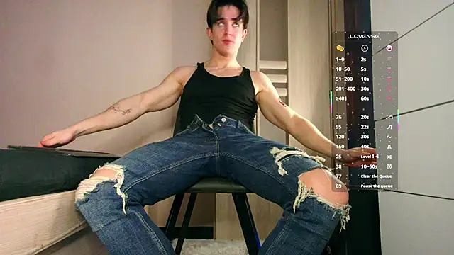 Snapshot of ChristianLevine_ chatting on January 7, 2026, 4:56 pm ChristianLevine online show from January 7, 2026, 4:56 pm