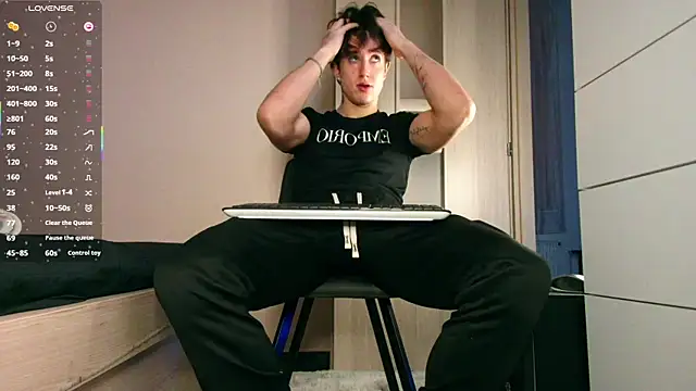 Snapshot of ChristianLevine_ chatting on January 14, 2026, 10:13 pm ChristianLevine online show from January 14, 2026, 10:13 pm