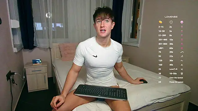 ChristianLevine  online show from November 21, 2025, 4:39 pm