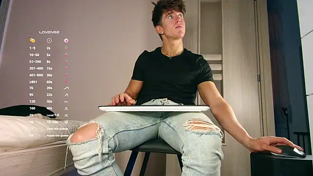 Snapshot of ChristianLevine_ chatting on December 4, 2025, 7:35 pm ChristianLevine online show from December 4, 2025, 7:35 pm