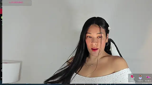 Snapshot of bella_hadid1_ chatting on March 2, 2025, 8:57 pm bella hadid1  online show from March 2, 2025, 8:57 pm