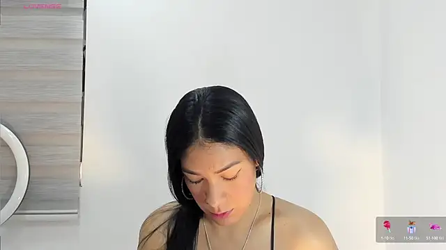 Snapshot of bella_hadid1_ chatting on October 2, 2025, 1:14 pm bella hadid1  online show from October 2, 2025, 1:14 pm