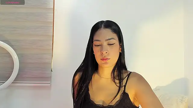 bella hadid1  online show from June 3, 2026, 3:06 pm