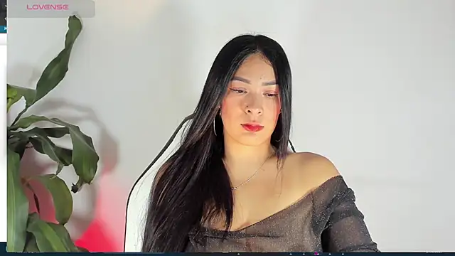 Snapshot of bella_hadid1_ chatting on March 4, 2025, 3:44 am bella hadid1  online show from March 4, 2025, 3:44 am