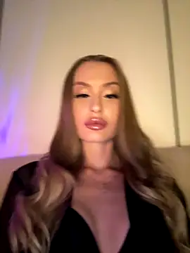 Snapshot of Sweet__Milly chatting on October 24, 2025, 2:38 pm Sweet Milly online show from October 24, 2025, 2:38 pm