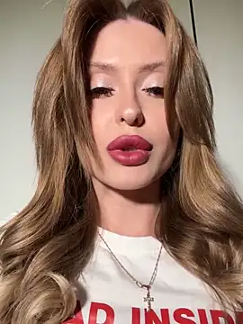 Snapshot of Sweet__Milly chatting on December 17, 2025, 12:43 pm Sweet Milly online show from December 17, 2025, 12:43 pm