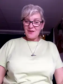 irinamaux online show from July 12, 2026, 5:25 pm