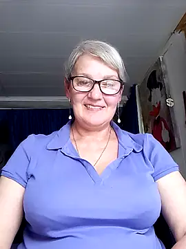 irinamaux online show from June 27, 2026, 12:22 pm