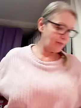 irinamaux online show from February 25, 2026, 6:24 am