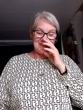irinamaux online show from June 25, 2026, 5:12 am
